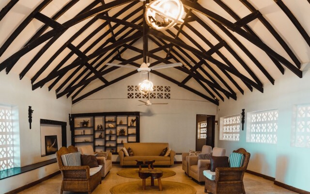 Bahari Beach Castle Lodge
