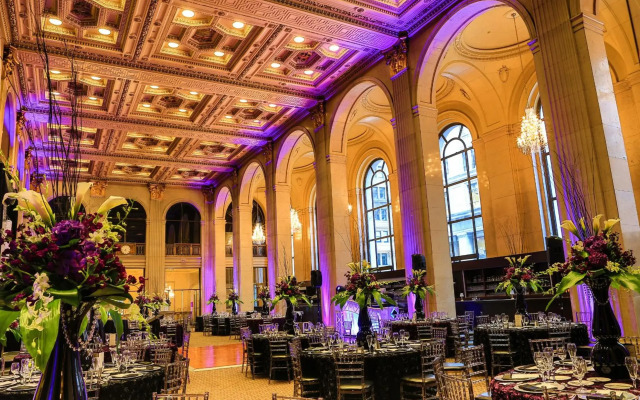 One King West Hotel & Residence