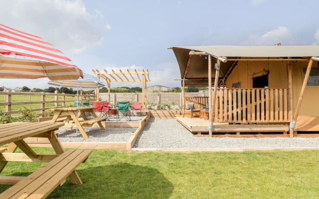 Lucky Clucky Lodge