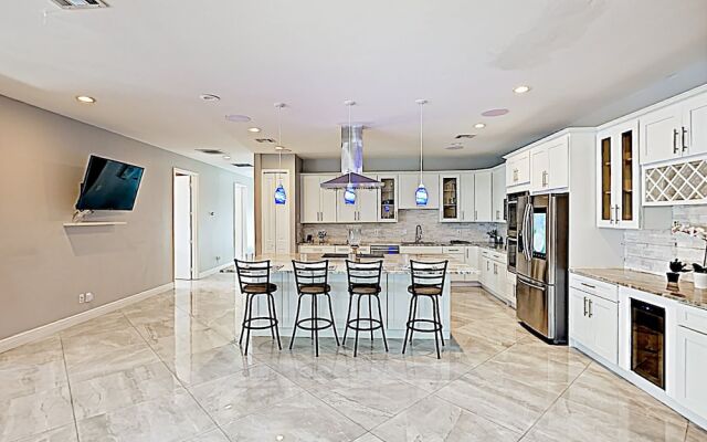 New Listing! Sumptuous Near Beach W/ Pool 3 Bedroom Home