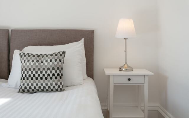 Cunningham Residence- Donnini Apartments