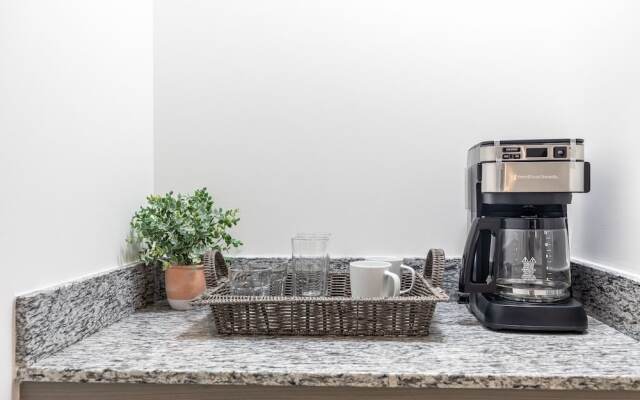 Modern Studio in Downtown Doral