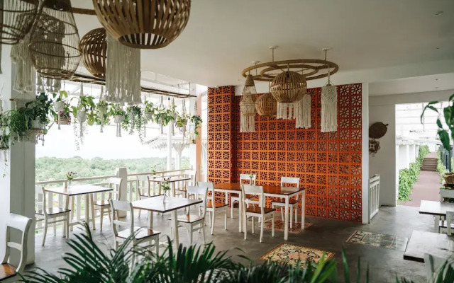 Mambo Hill Resort