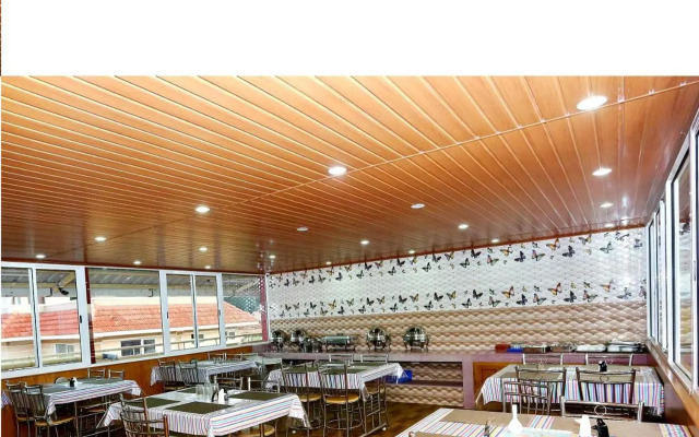 Lagana MMR Holiday Inn