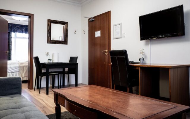 Luna Apartments