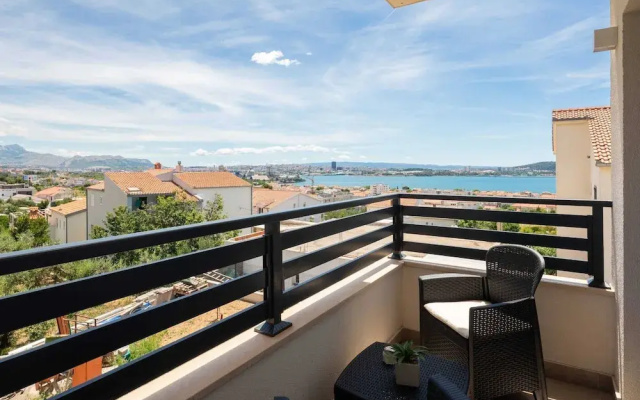 Shimmering Sea Apartment With Terrace