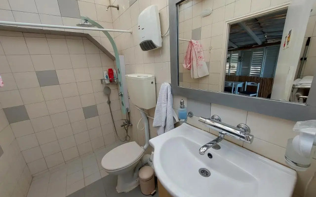 Roof APT W terrace garden,1BR 1BA