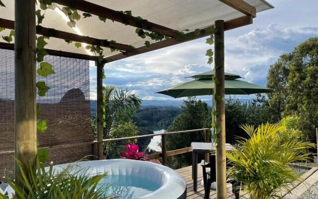 Hotel Nativos Real Guatape by DOT Cabana