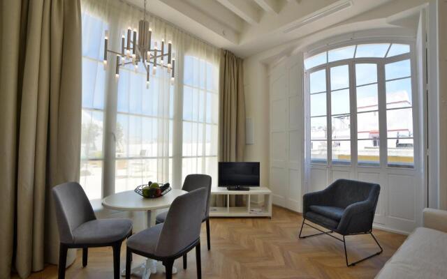 Plaza Mina Suites - Adults Recommended