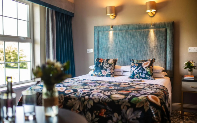 Falls Hotel & Spa