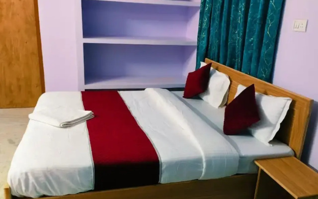 Goroomgo Rail View Guest House Puri