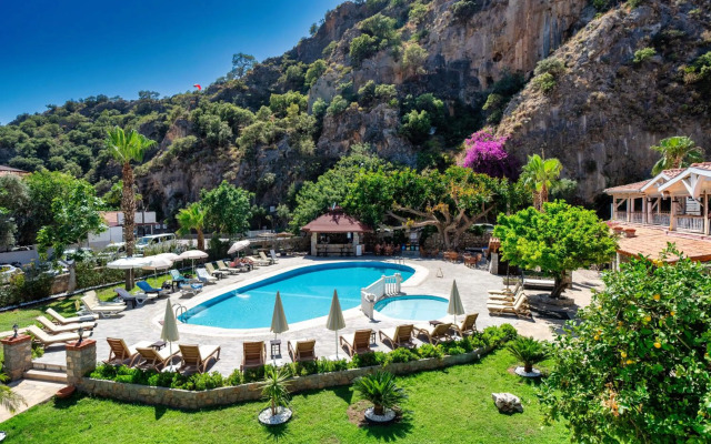 Ata Lagoon Beach Hotel