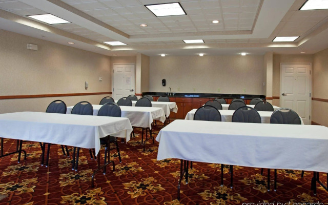 Holiday Inn Express Hotel & Suites Longmont by IHG