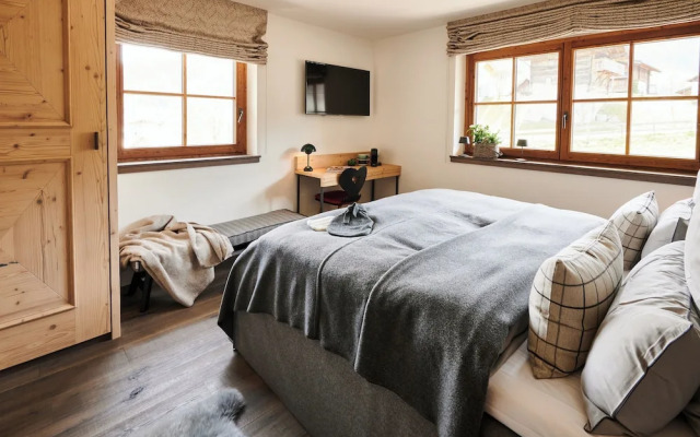 Serviced Luxury Chalet Evi