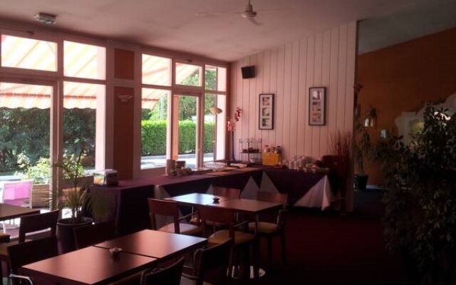 Halt Hotel