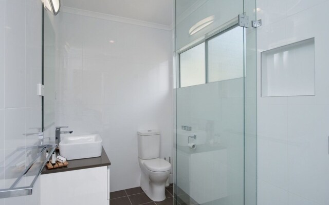 Beach and Bay, 121 Shoal Bay Road