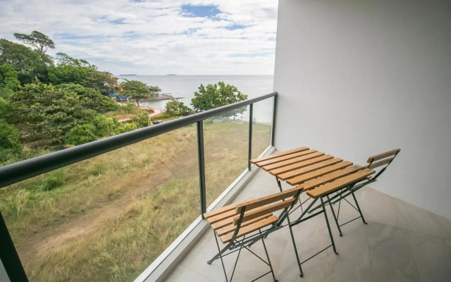 Escape Condominiums Beachfront Suites - Mae Phim