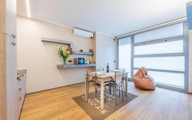 Room 176, Alba town