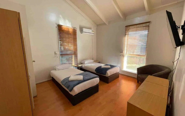 Unwind Westbourne Park Saltpool Hideaway