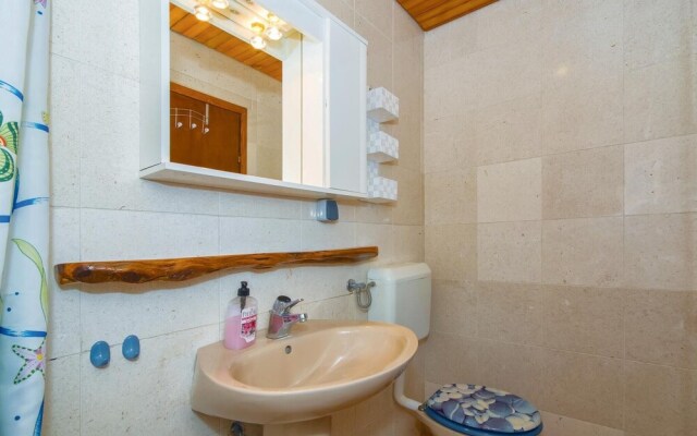 Beautiful Home in Pucisca With 3 Bedrooms, Wifi and Outdoor Swimming Pool