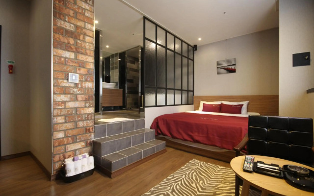 Hotel The May
