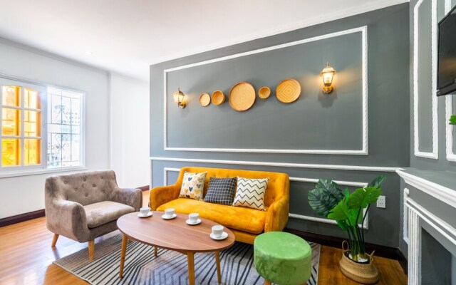 Chin Stays - Hotel and Apartment