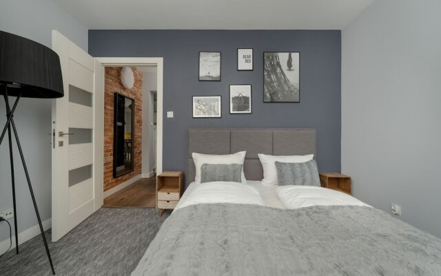 Modern Apartment Terrace by Renters