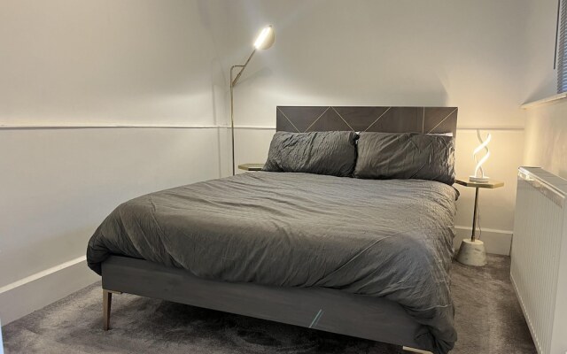 The Mews, With Free Private Parking, Windermere