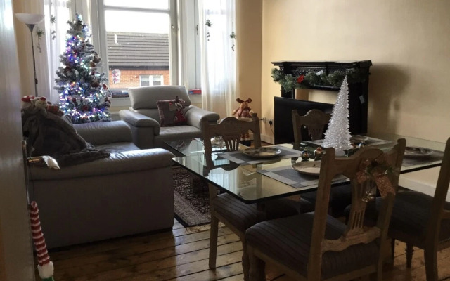 Fantastic 2 Bedroom Apartment Next to Green Park