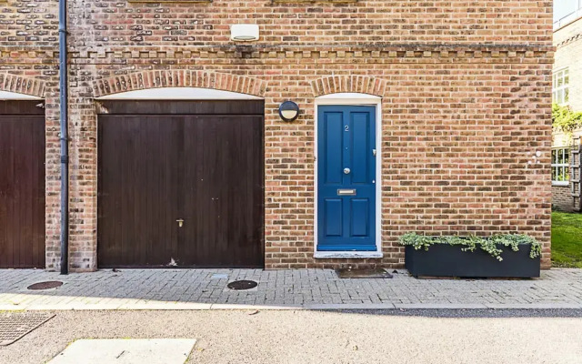 Sleek and Contemporary House in Battersea