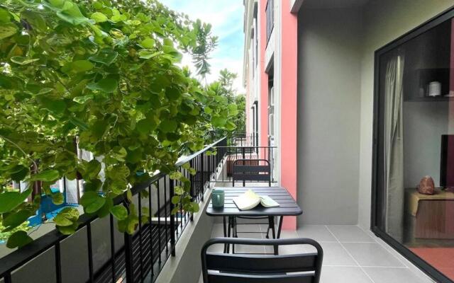 La habana 54 with large balcony and pool view!