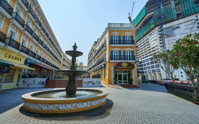 OYO Home 44077 The Platinum Hotel & Suites- King