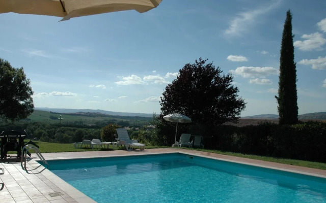 Modern Farmhouse in Pienza With Pool