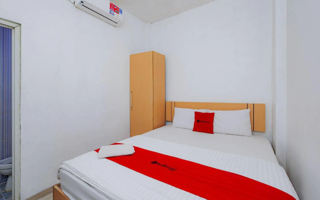 RedDoorz Syariah near Metropolitan Mall Bekasi – Guest Rooms – Bekasi