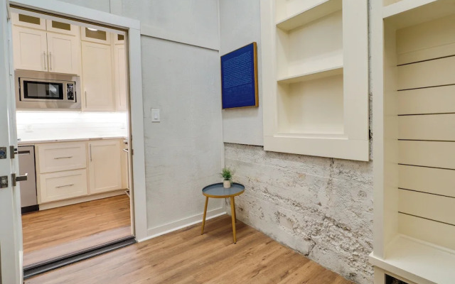 Upscale Texarkana Townhome, Walk to Downtown!