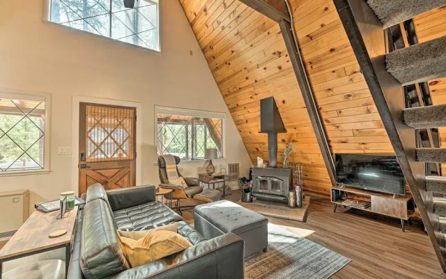 A-frame Pinetop Lakeside Cabin Under the Pines!