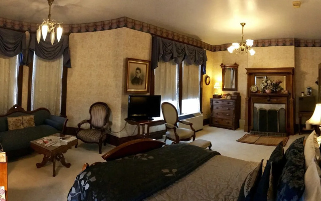 Redstone Inn And Suites