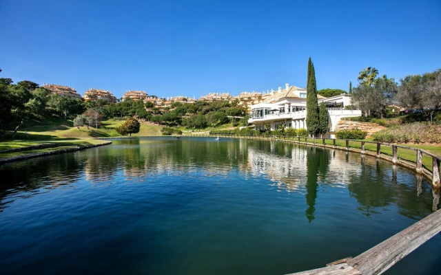 Luxury Apartment With Sea View In Marbella