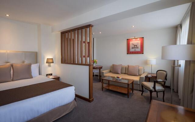 Melia White House Apartments