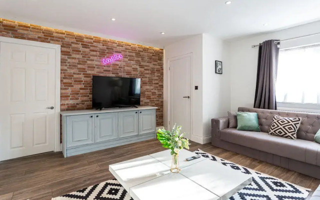 Hamlet Mews by Sorted Stay