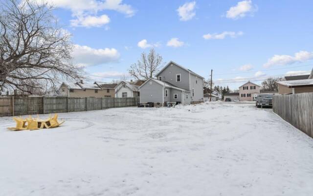 Small Town Retreat- 5br- Movie Theater Room