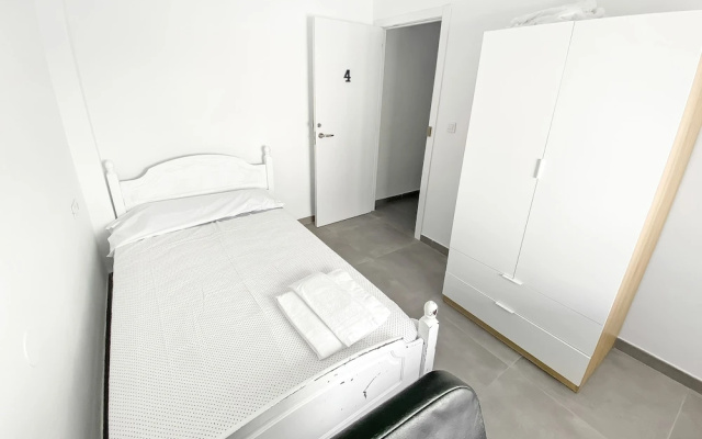 Elegant 4 beds train station upto 6 Pax