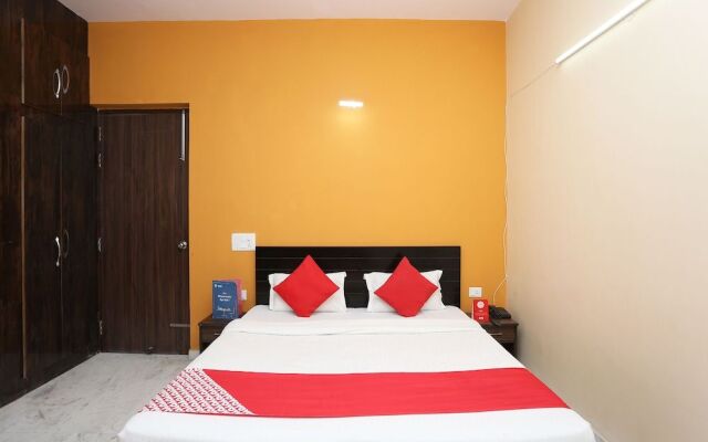 Capital O 30956 Moon Light