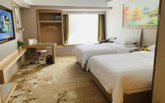 Vienna Hotel (Kunming Municipal Government Chunrong Street Subway Station)