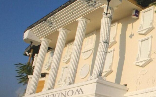 Whispering Pines 552