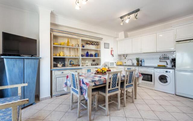 Wonderful Flats with Pool by Host Wise