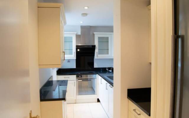 Spacious Holborn Apartment Close to Tube