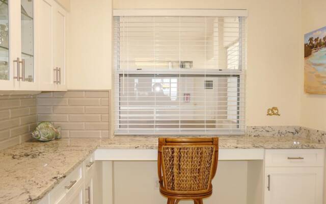 Beachfront Condo With Huge Views/pools/tennis/grills