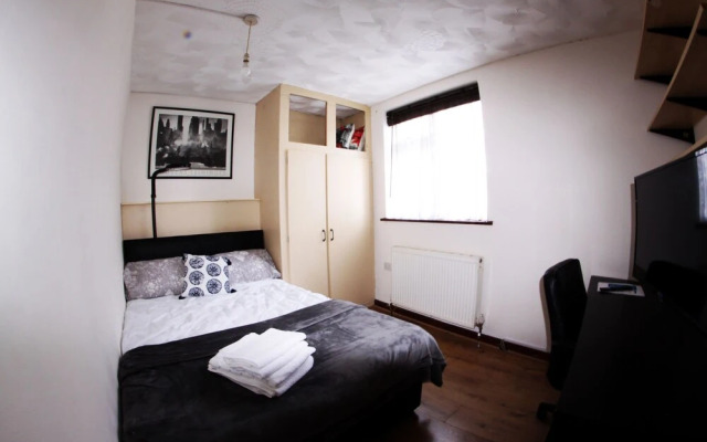 College Street Abode - Guest House