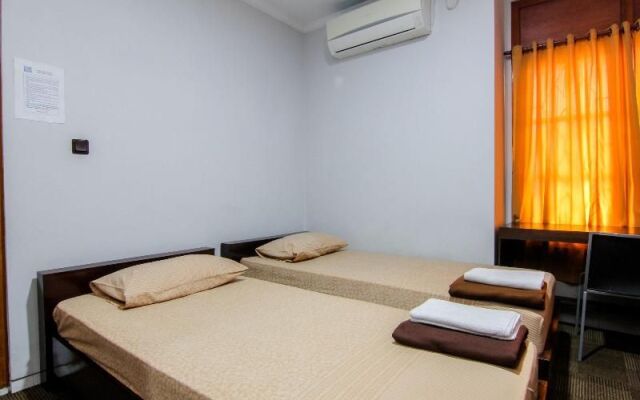 Embe Enem Homestay by ZUZU